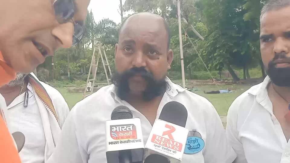 आख़िर मांझी कौन हैं..?
एक ही जाति को दो भागों में बाटना..?
यह दोहरी राजनीति आख़िर क्यों..?
कब मिलेगा मांझी आरक्षण..
भोपाल के शाहजहानी पार्क 🏞️ से मांझी केवट समाज के लोगों ने सरकार के खिलाफ खुला मोर्चा... #gurukonyaydo #कॉकरोच #केवट #संजय #mohan #retirementparsharm #beo_neerajshukla_chorhai #vairal #डॉक्टर #ओरिजनल #निषाद समाजवादी पार्टी गुना# #narndra #modi#