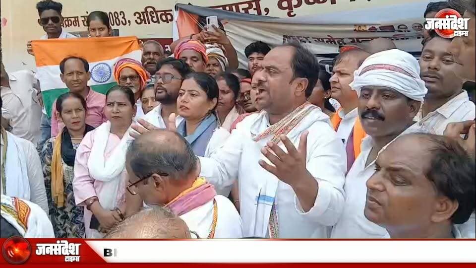 NEET पेपर लीक पर वाराणसी में हंगामा: BHU सिंह द्वार पर पल्लवी पटेल गिरफ्तार, DCP की वार्ता बेनतीजा.. #NEETPaperLeak #PallaviPatel #BHUProtest #VaranasiNews #SinghDwar #LankaGate #ApnaDalKamerawadi #SirathuMLA #NEET2026 #YuvaAndolan #PaperLeakScam #Giraftar #DCPGauravBanswal #KashiZone #YogiSarkar #KendraSarkar #StudentProtest #BHULanka #PoliceHirasat #PACDeployment #YuvaBhavishya #ChhatraAakrosh #NEETDhandhli #UttarPradesh #VaranasiPolice #Pradarshan #GyanapanInkar #MahilaPolice #PoliceLine
