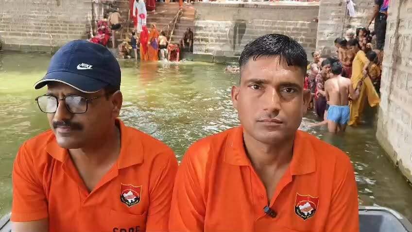 कोलायत में ज्येष्ठ माह की सोमवती अमावस्या पर एसडीआरएफ टीम के सदस्य ने कहा देखें
#rahulsewagjhajhu #SPBikaner #bikanerpolice #bikanernews #dpknews #kolayat #LatestNews