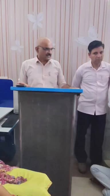 हारट्रोन कंप्यूटर सेंटर में एसडीएम मनोज दलाल ने दी बच्चों को NEP skill के तहत जानकारी