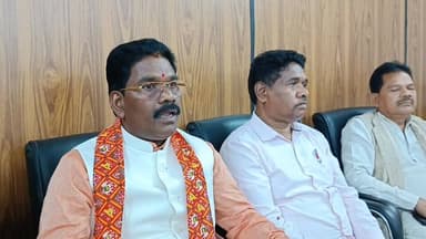चाईबासा : भाजपा का केंद्र की मोदी सरकार के 12 साल बेमिसाल को लेकर प्रेसवार्ता आयोजित। क्योंझर सांसद अंनत नायक ने गिनाई उपलब्धियां।
#citilivejharkhand #foryoupageシ #facebookvideo #facebookpost #tradeengreaals #BreakingNews #BJPNEWS Part 8