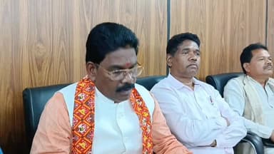 चाईबासा : भाजपा का केंद्र की मोदी सरकार के 12 साल बेमिसाल को लेकर प्रेसवार्ता आयोजित। क्योंझर सांसद अंनत नायक ने गिनाई उपलब्धियां।
#citilivejharkhand #foryoupageシ #facebookvideo #facebookpost #tradeengreaals #BreakingNews #BJPNEWS Part 1