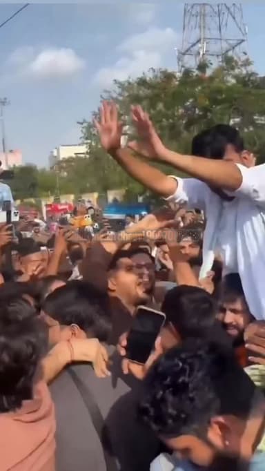 जयपुर में सरेआम थप्पड़!
आखिर अभिजीत दीपके से इतना डर क्यों?
सवाल पूछने की सज़ा थप्पड़?
शहीद स्मारक की घटना ने खड़े किए बड़े सवाल!
#AbhijeetDipke
#CockroachJanataParty
#JusticeForAbhijeetDipke
#JaipurIncident
#VoiceOfYouth