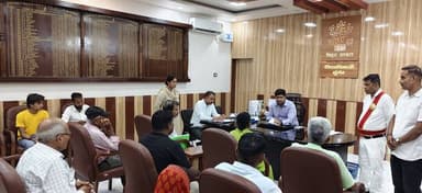 आम नागरिकों की समस्याओं के त्वरित समाधान के उद्देश्य से आयोजित किए जाने वाले जन सुनवाई कार्यक्रम के तहत आज जिलाधिकारी निखिल धनराज निप्पाणीकर द्वारा आमजनों की समस्याएं सुनी गईं। मौके पर जिले के विभिन्न प्रखंडों से आए नागरिकों ने अपनी समस्याओं को जिलाधिकारी के समक्ष प्रस्तुत किया। https://t.co/vQhJDqwuyw