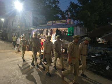 जनपद में सुरक्षा एवं शांति व्यवस्था को अक्षुण्य बनाये रखने हेतु आज दिनांक 15.06.2026 को थाना सफीपुर पुलिस द्वारा थाना क्षेत्र में पैदल गस्त की गयी। #UnnaoPolice #UPPolice
@Igrangelucknow https://t.co/3ENzCCns4P