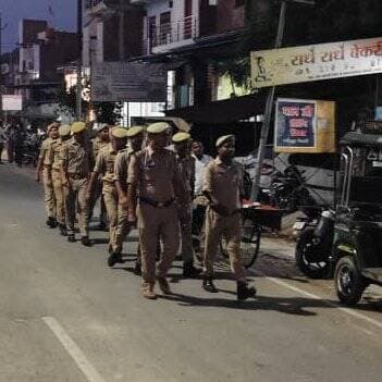 जनपद में सुरक्षा एवं शांति व्यवस्था को अक्षुण्य बनाये रखने हेतु आज दिनांक 15.06.2026 को थाना फतेहपुर चौरासी पुलिस द्वारा थाना क्षेत्र में पैदल गस्त की गयी। #UnnaoPolice #UPPolice
@Igrangelucknow https://t.co/5QaCL1YR5l