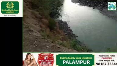 😭 जिला मंडी में लुहरी-सुन्नी मार्ग पर बड़ा हादसा! सतलुज नदी में गिरी कार, सवारों की तलाश जारी 🚗🌊
📍 लुहरी-सुन्नी मार्ग | हिमाचल मेंटोर
हिमाचल प्रदेश के लुहरी-सुन्नी मार्ग पर एक दर्दनाक सड़क हादसा सामने आया है। जानकारी के अनुसार, एक कार अनियंत्रित होकर गहरी खाई में गिरते हुए सतलुज नदी में समा गई। हादसे के बाद क्षेत्र में हड़कंप मच गया है।
प्रत्यक्षदर्शियों के मुताबिक वाहन सड़क से अचानक फिसलकर सीधे सतलुज नदी में जा गिरा। दुर्घटना के समय वाहन में कितने लोग सवार थे, इसकी आधिकारिक पुष्टि अभी नहीं हो पाई है। घटना की सूचना मिलते ही पुलिस, प्रशासन और राहत-बचाव दल मौके पर पहुंच गए हैं।
सतलुज नदी के तेज बहाव के कारण रेस्क्यू ऑपरेशन में काफी कठिनाइयों का सामना करना पड़ रहा है। नदी में गिरे वाहन और उसमें सवार लोगों की तलाश के लिए अभियान जारी है।
पुलिस द्वारा हादसे के कारणों की जांच की जा रही है। वहीं स्थानीय लोगों ने प्रशासन से राहत एवं बचाव कार्य में तेजी लाने की मांग की है।
⚠️ फिलहाल वाहन और सवारों के संबंध में आधिकारिक जानकारी का इंतजार है।
👉 घटना से जुड़ी हर अपडेट के लिए हिमाचल मेंटोर के साथ बने रहें और खबर को ज्यादा से ज्यादा शेयर करें।
#लुहरी #सुन्नी #सतलुजनदी #हिमाचलप्रदेश #BreakingNews #AccidentNews #ShimlaNews #HimachalNews #HimachalMentor #LatestUpdate #RescueOperation #ViralNews