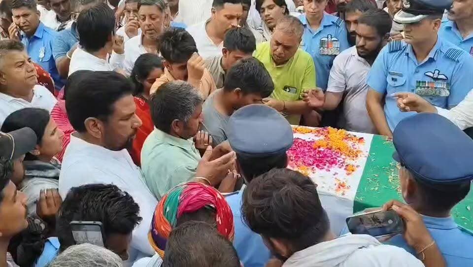 अग्निवीर पांचोंता के रहने वाले खेमाराम हुए पपंचतत्व में विलीन नमः आखो से सभी ने दी विदाई सैन्य सम्मान के साथ हुआ अंतिम संस्कार #live #viral #didwana #shahid #senik #nawa #panchota #veer