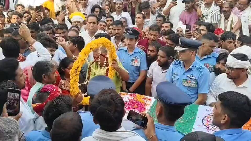 अग्निवीर पांचोंता के रहने वाले खेमाराम हुए पपंचतत्व में विलीन नमः आखो से सभी ने दी विदाई सैन्य सम्मान के साथ हुआ अंतिम संस्कार #live #viral #didwana #shahid #senik #nawa #panchota #veer