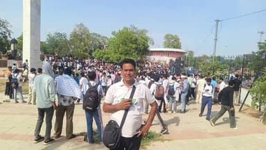 Cockroach Janta Party: कॉकरोच जनता पार्टी का जयपुर में जोरदार प्रदर्शन।
#AbhijeetDipke #CockroachJantaParty #ViralNews #BreakingNews #PoliticalNews