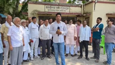 सरकार ने सुनाया ऐसा आदेश की सब रजिस्ट्रार से जुड़कर काम करने वाले लेखक व अन्य कर्मचारी करने लगे धरना प्रदर्शन, जाने क्या है वजह
#जिलाधिकारीमऊ #MYogiAdityanath #सीएमयोगीआदित्यनाथ #maunews #follower #MAU
