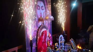 🚩🌊 जय माँ नर्मदा 🌊🚩
गोटेगांव के समीप स्थित माँ नर्मदा के पावन मुआर घाट में प्रत्येक सोमवार को माँ नर्मदा जी की भव्य महाआरती का आयोजन किया जाता है। इस दिव्य आरती में क्षेत्रभर से श्रद्धालु शामिल होकर माँ नर्मदा का पूजन-अर्चन करते हैं तथा सुख, शांति और समृद्धि की कामना करते हैं।
आप भी परिवार सहित पधारें और माँ नर्मदा की कृपा प्राप्त करें। 🙏
#जयमाँनर्मदा #मुआरघाट #नर्मदामहाआरती #Gotegaon #NarmadaMaiya #MondayAarti #नईदुनिया
✍️ कैलाश गुप्ता
नई दुनिया, गोटेगांव
मो. 9329446506