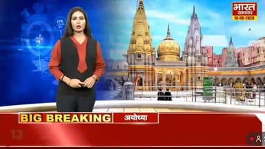 गोंडा के कौड़िया बाजार थाना क्षेत्र अंतर्गत दुबहा पुलिस चौकी पर तैनात पुलिसकर्मियों की दबंगई का एक वीडियो सोशल मीडिया पर तेजी से वायरल हो रहा है। वायरल वीडियो में चौकी इंचार्ज की मौजूदगी में एक पुलिसकर्मी द्वारा युवक की डंडे से बेरहमी से पिटाई की जा रही है।
यह पूरा मामला बीते 22 मई का बताया जा रहा है, जहां चैनापुर गांव के रहने वाले संजय कुमार की शिकायत पर पुलिस ने रमेश, रामेश्वर, अरविंद और पराग समेत अन्य लोगों के खिलाफ मारपीट का मुकदमा दर्ज किया था। इसके बाद दुबहा चौकी के सिपाही नीरज सिंह आरोपियों को पकड़कर चौकी लाए थे। पीड़ित अरविंद के मुताबिक, जब उन्होंने चौकी पर अपनी बात रखनी चाही और कहा कि उनके साथ भी मारपीट हुई है और उनकी भी सुनवाई की जाए, तो इसी बात से पुलिसकर्मी नाराज हो गए।
इसके बाद होमगार्ड ने युवकों के हाथ पकड़े और साल 2025 में भर्ती हुए रिक्रूट आरक्षी अमन ने लाठी से उनकी बेरहमी से पिटाई शुरू कर दी। वीडियो में साफ दिख रहा है कि महज 5 सेकंड में कई लाठियां भांजी गईं, जबकि बगल में बैठे अन्य पुलिसकर्मी और मारने के लिए उकसा रहे थे। इस बर्बरता के बाद पुलिस ने अगले दिन 23 मई को चारों युवकों का शांति भंग की धारा में चालान कर दिया। अब सोशल मीडिया पर वीडियो वायरल होने के बाद विभाग में हड़कंप मच गया है और पूरे मामले की जांच के आदेश दे दिए गए हैं।
#GondaPolice #GondaNews #UPPolice #PoliceBrutality #ViralVideo #KaudiaThana #DubahaChauki #UttarPradeshNews #PoliceHighhandedness #CrimeNews