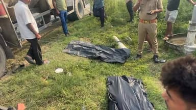 कुशीनगर में दर्दनाक सड़क हादसा: तेल टैंकर ने बाइक सवारों को रौंदा, तीन की मौत #Kushinagar #KushinagarNews #RoadAccident #SadakHadsa #BreakingNews #UPNews #Ramkola #OilTankerAccident #BikeAccident #AccidentNews #UttarPradesh #PoliceInvestigation #RoadSafety #KhothiVillage #ParisiyaTola #HindiNews #LatestNews #Breaking #ViralNews #NewsUpdate #KushinagarAccident #UPBreakingNews #TrafficAccident #RoadSafetyAwareness #BalliaTakNews