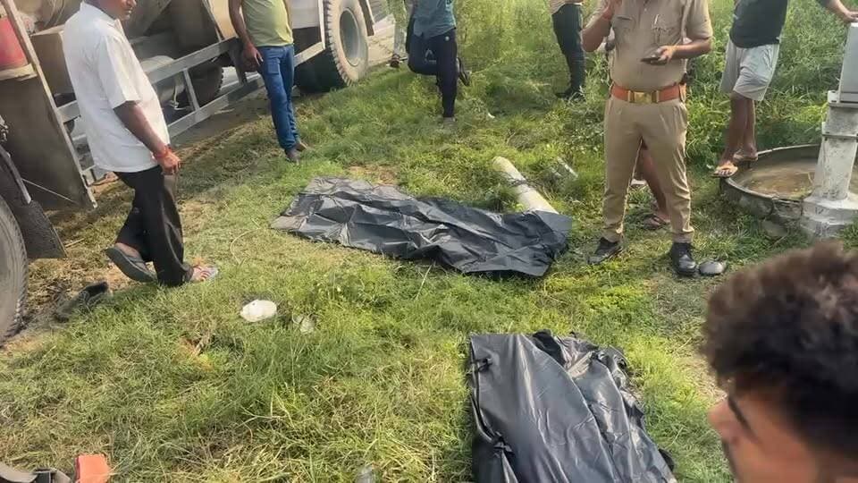 कुशीनगर में दर्दनाक सड़क हादसा: तेल टैंकर ने बाइक सवारों को रौंदा, तीन की मौत #Kushinagar #KushinagarNews #RoadAccident #SadakHadsa #BreakingNews #UPNews #Ramkola #OilTankerAccident #BikeAccident #AccidentNews #UttarPradesh #PoliceInvestigation #RoadSafety #KhothiVillage #ParisiyaTola #HindiNews #LatestNews #Breaking #ViralNews #NewsUpdate #KushinagarAccident #UPBreakingNews #TrafficAccident #RoadSafetyAwareness #BalliaTakNews