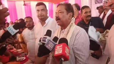भूमि विवादों के त्वरित निपटारे का भरोसा, भदरिया पहुंचे भूमि राजस्व मंत्री
अमरपुर (बांका):
बिहार सरकार के भूमि एवं राजस्व सुधार मंत्री पंचायत सिविल कार्यक्रम को लेकर अमरपुर प्रखंड के भदरिया पहुंचे। इस दौरान उन्होंने आम लोगों से संवाद करते हुए कहा कि जमीन संबंधी मामलों एवं विवादों का जल्द से जल्द निपटारा सरकार की प्राथमिकता है। मंत्री ने अधिकारियों को लंबित मामलों के त्वरित निष्पादन का निर्देश देते हुए कहा कि जनता को भूमि संबंधी समस्याओं के समाधान के लिए कार्यालयों का चक्कर नहीं लगाना पड़े, इसके लिए सरकार लगातार प्रयासरत है। कार्यक्रम में स्थानीय जनप्रतिनिधि, अधिकारी एवं बड़ी संख्या में ग्रामीण मौजूद रहे।#बांका #अमरपुर #भदरिया #भूमिराजस्वमंत्री #बिहारसरकार #जमीनविवाद #पंचायतसिविल