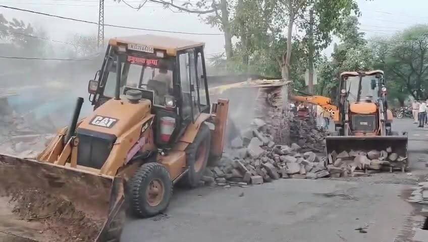 #झालावाड़ में हत्या , रंगदारी के आरोपी सागर कुरैशी के घर गरजा बुलडोजर