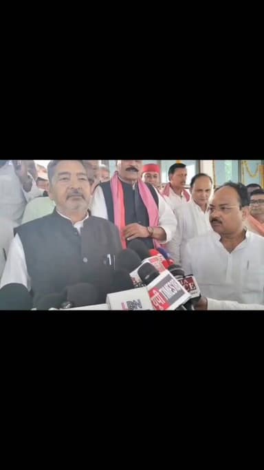 चंदौली के सपा सांसद वीरेंद्र सिंह का मीडिया ने कर दिया बहिष्कार. नाराज हो गए सांसद #Purvanchaltimes #Chandauli #chandauli_village