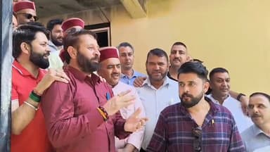 सोलन बीडीसी पर भाजपा काबिज
सोलन ब्लॉक बीडीसी की चेयरमैन बनी प्रोमिला
उपाध्यक बने गोपाल सिंह
प्रोमिला को 9 मत मिले जबकि पूनम को 7 मत मिले 1 रिजेक्ट
उपाध्यक्ष गोपाल को 10 मत मिले
हुकम चंद को 6 मत मिले
1 रिजेक्ट हुआ... #HimachalPradesh #solan #BDC #Chairmen #MLA #elections