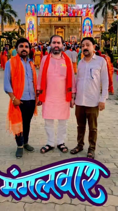 🚩 #सातवां_बड़ा_मंगल #जय_बजरंगबली 🚩
ज्येष्ठ मास के पावन सातवें बड़े मंगल के शुभ अवसर पर दरियाबाद स्टेशन स्थित बालाजी दरबार में पूज्य बालक जी दास महाराज जी के सान्निध्य में कलियुग के रक्षक, संकटमोचन श्री हनुमान जी महाराज के श्रीचरणों में श्रद्धा अर्पित करने एवं उनके दिव्य भोग-प्रसाद का पुण्य लाभ प्राप्त करने का सौभाग्य मिला।
प्रभु की असीम कृपा से मालपुए के प्रसाद को ग्रहण कर मन भक्तिरस से सराबोर हो गया। यह केवल प्रसाद नहीं, बल्कि प्रभु की कृपा, आशीर्वाद और प्रेम का दिव्य प्रस्फुटन है, जो जीवन में नई ऊर्जा, विश्वास और सकारात्मकता का संचार करता है।
प्रार्थना है कि मर्यादा पुरुषोत्तम भगवान श्रीराम, माता जानकी, लक्ष्मण भैया तथा उनके परम भक्त संकटमोचन श्री हनुमान जी महाराज की कृपा सदैव हमारे परिवार एवं समस्त शुभचिंतकों पर बनी रहे। प्रभु सभी के जीवन में सुख, शांति, समृद्धि एवं उत्तम स्वास्थ्य प्रदान करें।
🙏 जय श्री राम 🙏
🙏 जय सिया राम 🙏
🚩 जय श्री बालाजी सरकार 🚩
🚩 जय बजरंगबली 🚩
#सातवांबड़ामंगल #बालाजीदरबार #हनुमानजीमहाराज #जयश्रीराम #जयबजरंगबली #सनातनसंस्कृति #प्रसादसेवा #आशीर्वाद