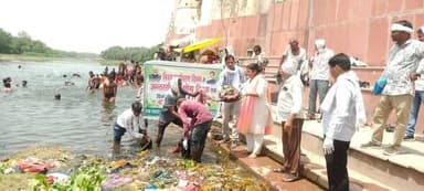🌿 विश्व पर्यावरण दिवस से अंतर्राष्ट्रीय योग दिवस तक जनजागरूकता अभियान जारी
पर्यावरण संरक्षण, जल एवं वायु संवर्धन, स्वच्छता, पौधारोपण तथा योग को जन-जन तक पहुंचाने के उद्देश्य से जिलेभर में विशेष अभियान के अंतर्गत लगातार गतिविधियां आयोजित की जा रही हैं।
ग्राम पंचायत उनाव में जनभागीदारी के साथ जल संरचनाओं की साफ-सफाई एवं वृक्षारोपण किया गया।
स्थानीय नागरिकों ने उत्साहपूर्वक सहभागिता कर स्वच्छ एवं हरित वातावरण के निर्माण का संदेश दिया।
#दतिया #CMMadhyaPradesh #JansamparkMP #datia #मध्यप्रदेश #WorldEnvironmentDay #InternationalYogaDay