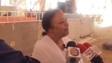 राष्ट्रपति द्रौपदी मुर्मू के बैतूल आगमन की तैयारियां अंतिम चरण में, ब्रह्माकुमारीज़ प्रेस कॉन्फ्रेंस कर दी कार्यक्रम की जानकारी
बैतूल में 18 जून, गुरुवार को आयोजित होने जा रहे ब्रह्माकुमारीज़ के महासम्मेलन “आध्यात्मिक जागृति द्वारा आदिवासी समाज का सशक्तिकरण” को लेकर तैयारियां अंतिम चरण में पहुंच गई हैं।
ब्रह्माकुमारी ईश्वरीय विश्वविद्यालय द्वारा मंगलवार दोपहर 12 बजे आयोजित प्रेस कॉन्फ्रेंस में ब्रह्माकुमार डॉ. नथमल भाई, ओडिशा ने बताया कि इस कार्यक्रम में देश की राष्ट्रपति श्रीमती द्रौपदी मुर्मू मुख्य अतिथि के रूप में शामिल होंगी।
लाल बहादुर शास्त्री स्टेडियम को आकर्षक सजावट और कड़ी सुरक्षा व्यवस्था के साथ पूरी तरह तैयार कर लिया गया है। कार्यक्रम में आदिवासी स्वागत गीत, पारंपरिक नृत्य और कई सांस्कृतिक प्रस्तुतियां आयोजित की जाएंगी।
बताया गया कि राष्ट्रपति मुर्मू अपने आध्यात्मिक अनुभव भी साझा करेंगी। प्रशासन ने सुरक्षा के व्यापक इंतजाम किए हैं। कार्यक्रम में शामिल होने वाले सभी लोगों को आधार और मोबाइल नंबर के आधार पर पंजीकरण के बाद शासकीय मुहरयुक्त निशुल्क पास जारी किए गए हैं।
बैतूल अब इस ऐतिहासिक और आध्यात्मिक महासम्मेलन का साक्षी बनने के लिए तैयार है।
#PresidentDroupadiMurmu #राष्ट्रपति_द्रौपदी_मुर्मु #PresidentVisitBetul #राष्ट्रपति_का_बैतूल_दौरा #BrahmaKumaris #आदिवासी_महासम्मेलन #जनजातीय_सशक्तिकरण #BetulNews #MPNews #ViralNews
#बैतूल #Betul #आध्यात्मिक_जागृति #LalBahadurShastriStadium #TribalEmpowerment #SpiritualAwakening #MadhyaPradesh #BreakingNews #LatestUpdate #TrendingNews का पार्ट 8