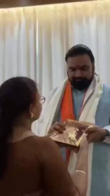 आकाशदीप के माँ ने सम्राट चौधरी के कान में क्या कह दी, सम्राट चौधरी हसने लगे #cricket #aakashdeep