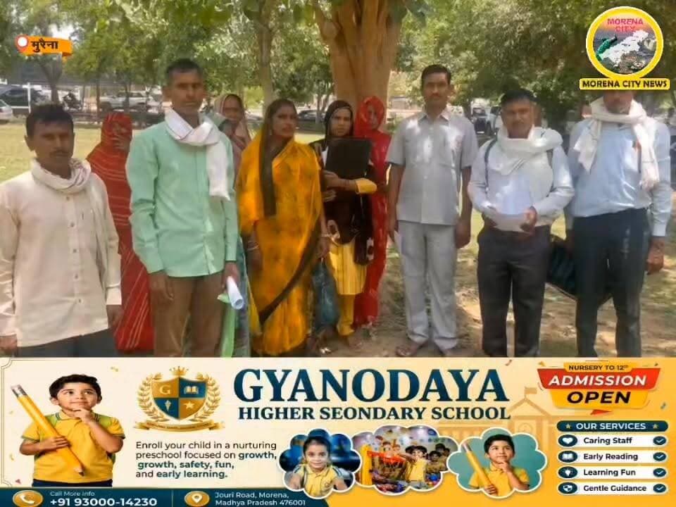 बेटियों की शादी के नाम पर करोड़ों की ठगी का आरोप, एनजीओ संचालक के खिलाफ एसपी से शिकायत
मुरैना पुलिस अधीक्षक कार्यालय में आयोजित जनसुनवाई के दौरान एक दर्जन से अधिक लोगों ने शिकायत दर्ज कराते हुए श्री राधे सर्व समाज कल्याण समिति एवं उसके संचालक राजवीर सिंह घायल पर करोड़ों रुपये की ठगी करने के गंभीर आरोप लगाए हैं। शिकायतकर्ताओं का कहना है कि संस्था द्वारा बेटियों की शादी में आर्थिक सहायता दिलाने का झांसा देकर लोगों से धनराशि जमा कराई गई, लेकिन बाद में न तो वादे पूरे किए गए और न ही जमा राशि वापस की गई।
पीड़ितों के अनुसार संस्था का कार्यालय न्यू हाउसिंग बोर्ड कॉलोनी में संचालित था, जो वर्तमान में बंद है।
शिकायतकर्ताओं का आरोप है कि एनजीओ संचालक राजवीर सिंह घायल से संपर्क करने का प्रयास किया गया, लेकिन उनके मोबाइल नंबर बंद हैं और बताए गए पते पर भी कोई नहीं मिल रहा है।
जनसुनवाई में पहुंचे एजेंटों और पीड़ितों ने आरोप लगाया कि संस्था ने बड़े पैमाने पर गरीब भोले-भाले लोगों को अपने जाल में फंसाकर करोड़ों रुपये एकत्र किए हैं। उनका कहना है कि मामले की निष्पक्ष जांच कर दोषियों के खिलाफ सख्त कार्रवाई की जाए ताकि पीड़ितों को न्याय मिल सके।
फिलहाल पुलिस ने शिकायत प्राप्त कर मामले की जांच शुरू कर दी है।
#मुरैना #morena #NGO #ठगी #पुलिस