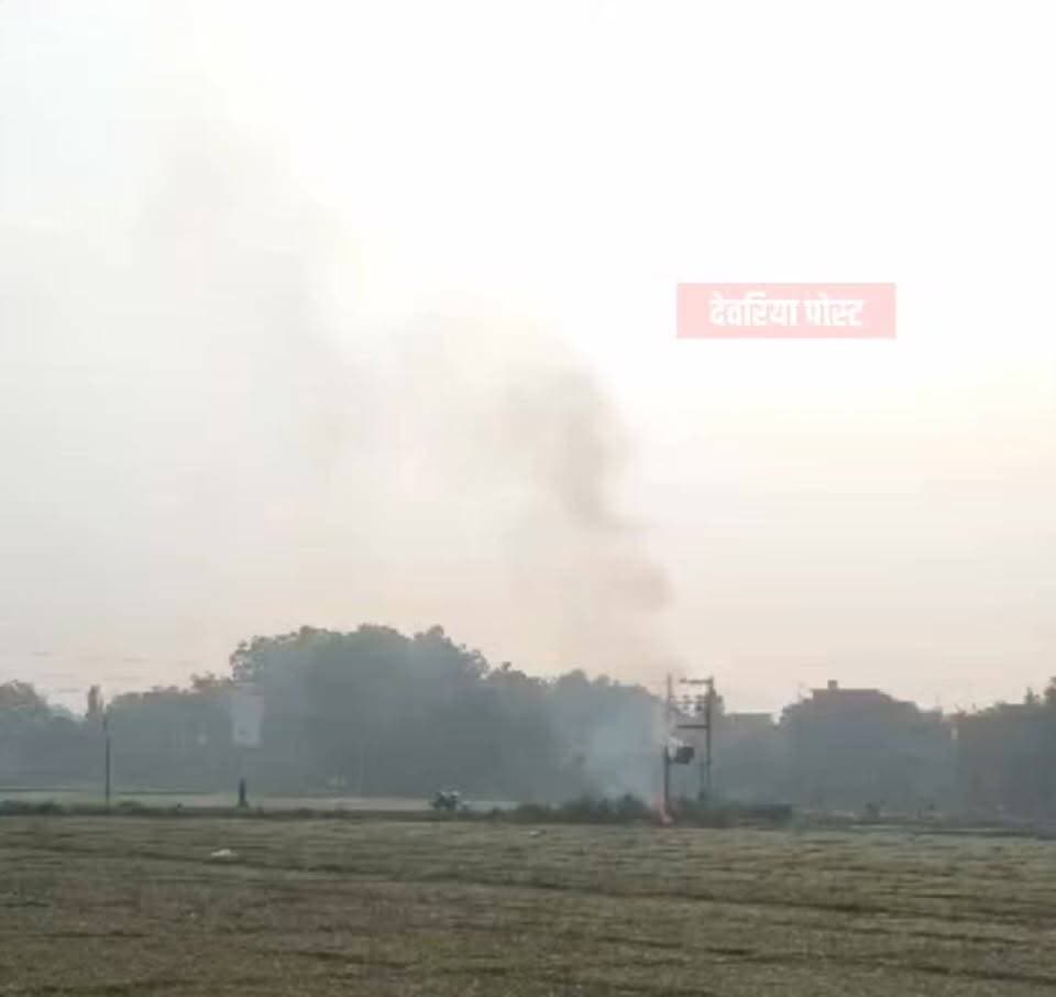 🚨 ब्रेकिंग | सलेमपुर के नोनिया छापर में धू-धू कर जला ट्रांसफॉर्मर 🚨
देवरिया जनपद के सलेमपुर क्षेत्र स्थित नोनिया छापर गांव में बुधवार सुबह एक बिजली ट्रांसफॉर्मर में अचानक आग लग गई। देखते ही देखते ट्रांसफॉर्मर धू-धू कर जलने लगा, जिससे आसपास के लोगों में अफरा-तफरी मच गई।
#Deoria #Salempur #NoniyaChhapar #TransformerFire #BreakingNews #DeoriaPost #UttarPradesh #ElectricityDepartment