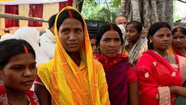 मतासो पंचायत के वार्ड संख्या 9 में पानी की किल्लत है। जय श्री देवी ने बताई की लगभग एक महीना से पानी की किल्लत है।#GayaNews #GayaPolice #SushilKumar