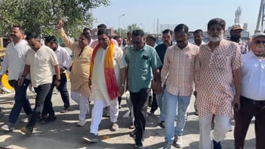 Bareillylive : NHAI ने तकरीबन 1.46 करोड़ की लागत से पिछले महीने 12 मई से चौपला पुल के (Expention Joints) की मरम्मत का कार्य शुरू कराया था जिसकी अवधि करीब 45 दिन तक की थी, बरेली जिलाधिकारी अविनाश सिंह और कैन्ट विधायक संजीव अग्रवाल ने इसमें स्वयं रुचि लेकर इस पुल को निर्धारित तिथि से 10 दिन पूर्व ही शुरू करा दिया।
#BAREILLYNEWS #bareilly #BjpBareilly #SanjeevAgarwalMLA