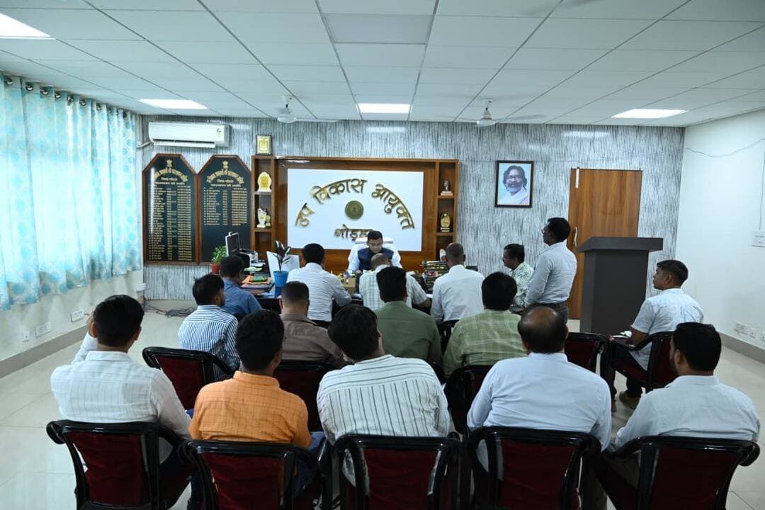 पेयजल एवं स्वच्छता प्रमंडल, गोड्डा से संबंधित योजनाओं एवं कार्यों की समीक्षा बैठक संपन्न। ■ उपविकास आयुक्त,गोड्डा ने योजनाओं के गुणवत्तापूर्ण एवं समयबद्ध क्रियान्वयन के दिए निर्देश।