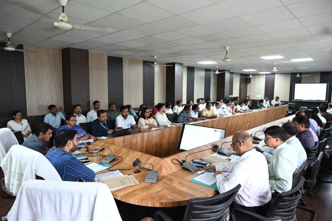 उपायुक्त, श्री लोकेश मिश्रा की अध्यक्षता में पल्स पोलियो अभियान के सफल क्रियान्वयन व संचालन को लेकर बैठक संपन्न। तीन दिवसीय पल्स पोलियो अभियान की शुरूआत 28 जून से, 2.85 लाख बच्चों को पिलाई जाएगी पोलियो की खुराक... 28 जून को विभिन्न बूथों पर एवं 29...