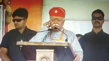 सरसंघचालक मोहनराव भागवत अपने संबोधन में बोले..
मुगलों के साथ हुए हर युद्ध में विजय तो महाराणा प्रताप की हुई थी , यह सत्य है..
मुगलों के ही इतिहासकार लिखते हैं.. मुगलों को पीछे खिसकना पड़ा.. फिर विजय किसकी हुई..
मुगलों ने अपने ही घोड़ों का मांस खाया तो विजय किसकी हुई..
दुनिया में कहीं अकबर की जयंती मनाई जाती है क्या ??
लेकिन महाराणा प्रताप की मनाई जाती है, फिर जीता कौन??
वीर शिरोमणि महाराणा प्रताप ने संकेत दिया, भारत कभी झुका नहीं है, भारत हर समय जीवित है, प्रबल है और आक्रांताओं को भगा सकता है..
ऐसे ही नहीं कहते.. माई एहड़ा पूत जण, जेड़ा राणा प्रताप..
हमें ऐसे ही ध्येय पर खड़े रहना है जैसे महाराणा प्रताप ने सभी को संगठित किया
@followers@top fans News 24 Udaipur Pratap Gaurav Kendra Rashtriya Tirtha Rashtriya Swayamsevak Sangh (RSS)
#udaipur #viralreelschallenge #viralpost #nonfollowers #RajasthanNews