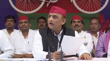 500 प्राइमरी स्कूल लगभग बंद कर दिये हैं मुख्यमंत्री जी ने गोरखपुर में। 1500 लोगों की सरकारी नौकरी सीधे सीधे मुख्यमंत्री जी ने छीन ली।
अखिलेश यादव।
#akhileshyadavsamajwadiparty