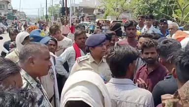 *डॉ. लोधी की कथित हत्या: परिजन अड़े, गिरफ्तारी तक नहीं अंतिम संस्कार*
अपने क्षेत्र की सभी खबरें देखने के लिए डाउनलोड करें शुरू ऐप* (Shuru App) 👇🏻
https://shuru.co.in/dl/mm6L2q