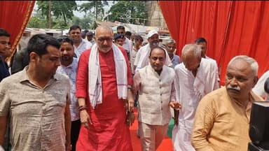 “Giriraj Singh ने किया Begusarai में Raymond शोरूम का उद्घाटन, लालू राज पर बोला बड़ा हमला!”
#GirirajSingh #BegusaraiNews #LaluYadav #RaymondShowroom #BiharPolitics #BreakingNews #DoubleEngineSarkar #BusinessGrowth #IndiaNews #PoliticalNews