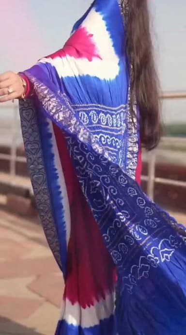 ताजमहल के अंदर कॉमर्शियल शूट का वीडियो वायरल..ASI की सुरक्षा व्यवस्था पर उठे बड़े सवाल..बिना अनुमति साड़ी ब्रांड का हुआ प्रमोशनल शूट..
