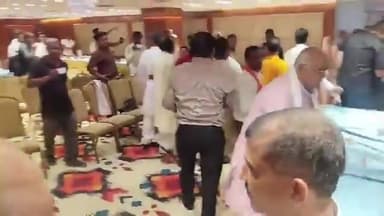 डिप्टी सीएम केशव प्रसाद मौर्य की प्रेस कॉन्फ्रेंस खत्म होते ही काजू, बादाम और किशमिश पर टूटी भीड़, नजारा बना चर्चा का विषय
#kanpur #uttarpradesh #KeshavPrasadMaurya #UPNews #KhabarExpert