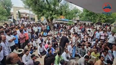 दो पक्षों में विवाद के बाद आहोर में बाजार बंद : एक- दूसरे पर लगाए मारपीट के आरोप; व्यापारियों ने किया प्रदर्शन। आहोर कस्बे में मंगलवार को दो पक्षों के बीच हुए विवाद के बाद बुधवार को माहौल तनाव पूर्ण बना रहा। घटना के विरोध में आहोर व्यापार संगठन और नगरवासियों ने 17 जून को बाजार बंद रखकर प्रशासन के नाम ज्ञापन सौंपा और आरोपियों की गि#रफ्तारी और सख्त कार्रवाई की मांग की। वहीं दूसरे पक्ष की ओर से भी पुलिस को रिपोर्ट देकर मारपीट, धमकी और वाहन तोड़फोड़ के आरोप लगाए गए हैं। मामले को लेकर दोनों पक्षों ने एक-दूसरे के खिलाफ शिकायतें दर्ज करवाई हैं, जिसके बाद पुलिस जांच में जुटी हुई है।