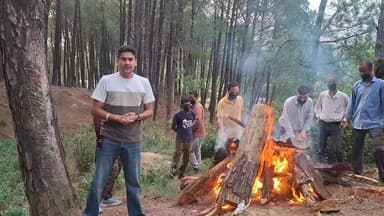 ऐहजु गोलवां सम्पर्क मार्ग के किनारे मृत अवस्था में मिला 1 वर्ष का भालू **वन विभाग द्वारा वन नियमों के तहत किया गया अंतिम संस्कार #journalistshivwalia #jogindernagar_mandi_himachal #everyoneactivefollowersシfypシ゚viralシalシ #ForestDepartment