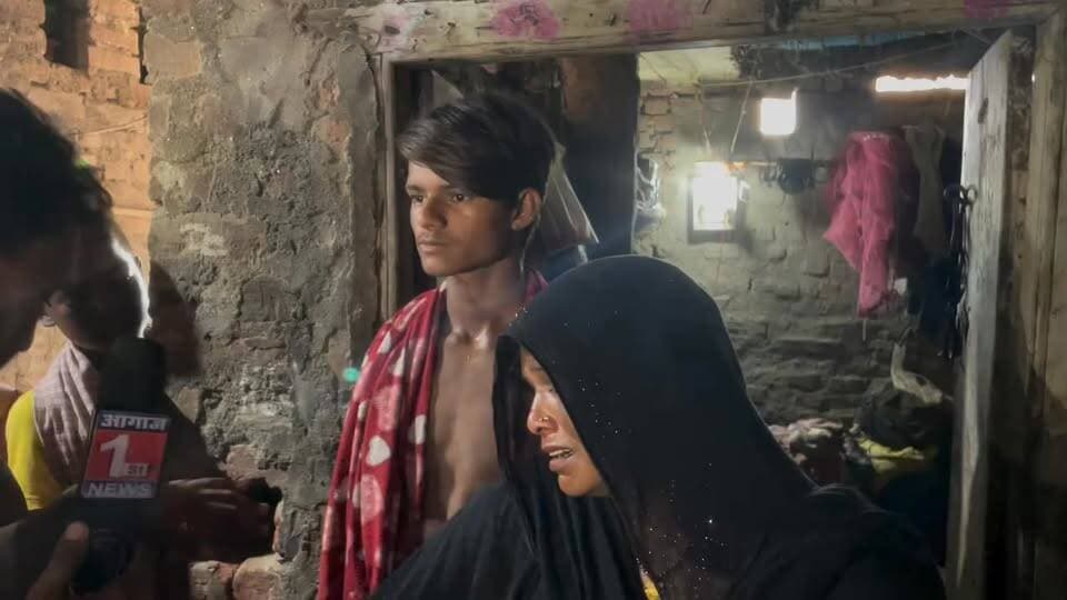 लड़की के चक्कर में बाप को भी पहचानने से इनकार करता लड़का महाबीरजो कोलकाता में जो शादी किया प्रेम विवाह।। पूर्णिया का लड़की से खैरा प्रखंड का मामला 40 साल का महिला 19 साल का लड़का मैं लव मैरिज गांव में आक्रोश बिहार का भविष्य #trendingvolgs #trendingreels #viralreels #viralv