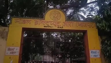 बिहार के आरा मे छात्रों का हंगामा
मामला आरा के मॉडल स्कूल मे हो रहे मधनिषेध परीक्षा का पेपर लीक का छात्रों ने लगाया आरोप,मौके पर पहुंच जांच में जुटी पुलिस, #paperleek #ara #madalpsara