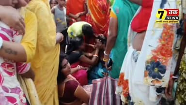 जमुई की बड़ी खबरें
झाझा के चरघरा में दर्दनाक सड़क हादसे में 15 वर्षीय छात्रा नैना कुमारी की मौत हो गई। कोचिंग से लौटने के दौरान हाइवा की चपेट में आने से यह हादसा हुआ। घटना के बाद आक्रोशित ग्रामीणों ने NH-333 को करीब तीन घंटे तक जाम रखा।
वहीं जमुई पुलिस लाइन में 2025 बैच के नवप्रशिक्षित सिपाहियों का भव्य दीक्षांत समारोह आयोजित किया गया। डीआईजी ने जवानों को संविधान, अनुशासन और देश सेवा की शपथ दिलाई।
इधर सेवन तक न्यूज़ की खबर का बड़ा असर देखने को मिला। गोली पंचायत में योजना के नाम पर कथित रूप से ली गई ₹24 हजार की राशि लाभुक को वापस कर दी गई। ग्रामीणों ने इसे पत्रकारिता की जीत बताया।
सच की आवाज़, जनता के साथ — सेवन तक न्यूज़
#Jamui #Jhajha #BiharNews #BreakingNews #RoadAccident #NH333 #JamuiPolice #PoliceTraining #SevanTakNews #Journalism #Bihar #ViralNews #JamuiUpdate