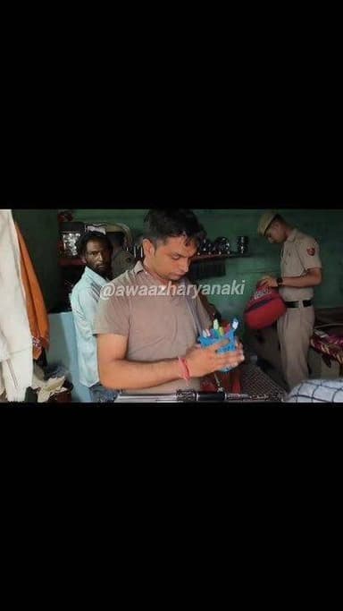 सुबह 6 बजे मा*री 11 घरो में रेड...... यमुनानगर के नशा तस्करों के नाक में दम.... पुलिस प्रशासन की बड़ी कार्यवाही...... नशा तस्कर पर कसा शिकंजा......
.
.
.
.
.
#awaazharyanaki
#jagadhri
#haryana