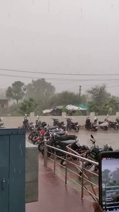 चूरू में तेज हवा के साथ मूसलाधार बारिश..
#live #Churu #liveupdate #heavyrain #nonfollowers