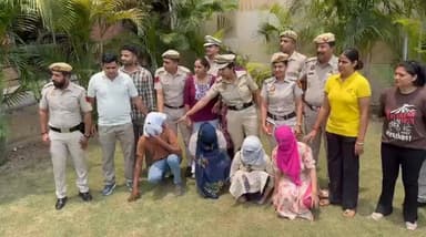 दिल्ली पुलिस ने अंतरराज्यीय शिशु तस्करी करने के आरोप में 13 लोगों को गिरफ्तार किया है और पांच नवजात शिशु को सुरक्षित बरामद किया है। जांच में पाया गया है कि यह गिरोह दिल्ली हरियाणा राजस्थान मध्य प्रदेश और गुजरात में सक्रिय था इस पूरे मामले में एक अस्पताल के भी भूमिका सामने आई है फिलहाल पुलिस मामले में आगे की जांच कर रही है।
#DelhiPolice #ChildTrafficking #HumanTrafficking #CrimeNews #DelhiNews #BreakingNews #PoliceAction #ChildRescue #NewbornRescue #InterStateGang #CrimeInvestigation #HospitalProbe #LawAndOrder #Haryana #Rajasthan #MadhyaPradesh #Gujarat #IndiaNews #CrimeAlert #JusticeForChildren