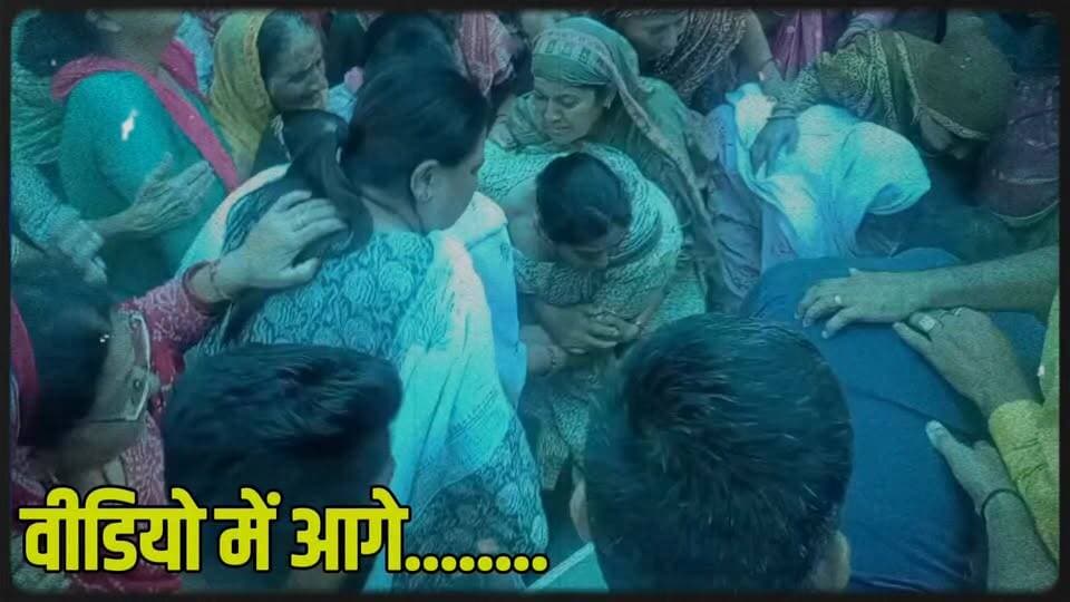 -#हमीरपुर -- सेहरा बांधकर पिता ने दी आदित्य को अंतिम विदाई, नम आंखों से कहा अलविदा...
#BrightNews #BrightNewsHimachal #HamirpurNews #HamirpurBreaking #HamirpurToday #AdityaSharma #MerchantNavyCadet #OmanCoastAttack #IndianOilTanker #MissileAttack #MaritimeTragedy #ShaheedAditya #BharatKaBeta #RajkiyaSamman #LastRites #AntimYatra #Sehra #PitaKaDard #EmotionalMoment #GamgeenMahaul #NamAankhen #HamirpurDukh #HimachalDukh #IndiaMourns #JaiHind #VandeMataram #Naman #Panchatatva #YoungMartyr #NavalCadet #IndianNavy #MaritimeSecurity #RedSeaAttack #GulfOfOman #JusticeForAditya #NishpakshJanch #NarendraModi #DonaldTrump #ForeignMinistry #GandharvRathour #HamirpurDC #DistrictAdministration #FamilySupport #HimachalPradesh #DevBhoomi #HimachalUpdates #LocalNews #RegionalNews #BreakingNews #TopNews #ViralNews #TrendingNews #NewsAlert #InMemoriam #RestInPeace #ShaheedKiYaad*