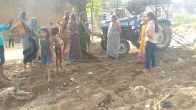 हरदोई में जमीन कब्जे को लेकर बढ़ा विवाद, पुलिस ने दर्ज किया मुकदमा
.
#हरदोई: सरकार द्वारा अवैध कब्जों और जमीन संबंधी विवादों को रोकने के लाख प्रयास किए जा रहे हैं, लेकिन इसके बावजूद ग्रामीण क्षेत्रों में भूमि कब्जे और दबंगई के मामले लगातार सामने आ रहे हैं। ताजा मामला जनपद हरदोई की बेनीगंज कोतवाली क्षेत्र के ग्राम मिश्रीपुर मजरा सिकन्दरपुर का है, जहां एक महिला ने गांव के ही कुछ लोगों पर जमीन पर कब्जा करने, सामान चोरी करने और जान से मारने की धमकी देने का गंभीर आरोप लगाया है।
प्राप्त जानकारी के अनुसार प्रार्थिनी प्रेमलता पत्नी स्वर्गीय लाल सिंह निवासी मिश्रीपुर मजरा सिकन्दरपुर ने कोतवाली बेनीगंज में शिकायती पत्र देकर बताया कि दिनांक 20 मई 2026 को राजस्व विभाग, पुलिस बल तथा ग्राम प्रधान की मौजूदगी में गाटा संख्या 2155 की निशानदेही कराते हुए उनकी जमीन से 10 फीट चकमार्ग निकाला गया था, ताकि रास्ते का निकास हो सके। इस कार्रवाई के बाद गांव के विपक्षी पक्ष से आपसी सुलह-समझौता भी हो गया था।
पीड़िता के अनुसार समझौते के आधार पर उन्होंने 15 जून 2026 को अपने खेत के किनारे जाली, रस्सी, तार और एंगल लगवाकर घेराबंदी कराई थी। आरोप है कि 16 जून की रात गांव के बाबू पुत्र भगवती पासी, राजेन्द्र, गुड्डू, विलास, तोला, लाला, लवकुश और सोहनलाल समेत अन्य लोग मौके पर पहुंचे और खेत में लगी घेराबंदी को उखाड़कर सामान चोरी कर ले गए। महिला का कहना है कि इस घटना से लगभग 10 हजार रुपये का नुकसान हुआ है।
पीड़िता ने यह भी आरोप लगाया कि विपक्षी बाबू ने चकमार्ग पर अवैध रूप से मकान बना रखा है तथा शौचालय भी उनकी जमीन पर बना दिया गया है। कई बार हिदायत देने के बावजूद आरोपियों ने न तो शौचालय हटाया और न ही कब्जा छोड़ा।
महिला का कहना है कि जब उन्होंने इसका विरोध किया तो 17 जून की सुबह करीब 7 बजे विपक्षी पक्ष के लोग गाली-गलौज करते हुए मारपीट पर आमादा हो गए और जान से मारने की धमकी देकर चले गए।
बताया जा रहा है कि मामले की जांच के लिए कई बार बेनीगंज पुलिस मौके पर पहुंची। आखिरकार पुलिस ने मामले को गंभीरता से लेते हुए भारतीय न्याय संहिता (BNS) की कड़ी धाराओं में मुकदमा दर्ज कर लिया है।
पीड़ित पक्ष का कहना है कि विपक्षी दबंग प्रवृत्ति के लोग हैं और उनके परिवार की महिलाएं भी आए दिन विवाद खड़ा करती रहती हैं। पीड़िता ने प्रशासन से मांग की है कि उनकी जमीन को कब्जा मुक्त कराया जाए, चोरी किया गया सामान बरामद कराया जाए तथा दोषियों के खिलाफ सख्त कानूनी कार्रवाई की जाए।
अब देखना यह होगा कि पुलिस और प्रशासन इस मामले में कितनी तेजी से कार्रवाई करते हैं और पीड़ित परिवार को न्याय कब तक मिल पाता है।
#रिपोर्ट: पुनीत मिश्रा/बेनीगंज