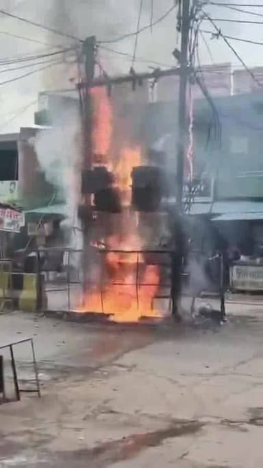 *बैराड़ के माता रोड पर धू-धू कर जली बिजली डीपी, मची अफरा-तफरी*
अपने क्षेत्र की सभी खबरें देखने के लिए डाउनलोड करें शुरू ऐप* (Shuru App) 👇🏻
https://shuru.co.in/dl/MjJpkw